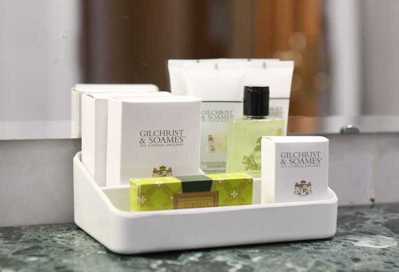 غرفة كلاسيكية, West Lodge Park