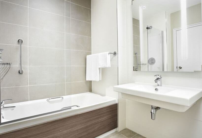 高级大房间, Leonardo Hotel and Conference Venue Hinckley Island