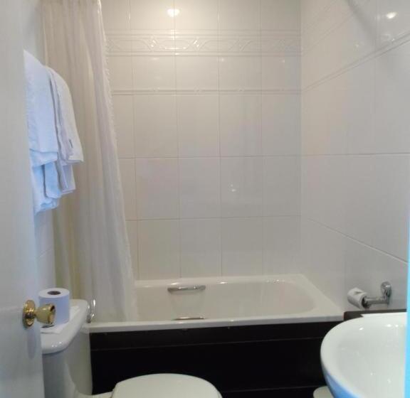 اتاق استاندارد سه نفره, Ox Hotel Carlisle