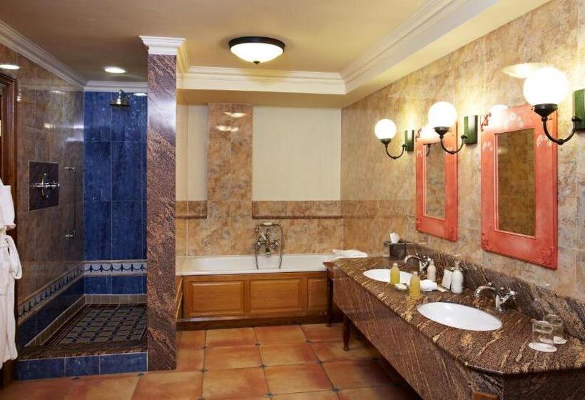 Полулюкс Классика, Pennyhill Park Hotel And Spa