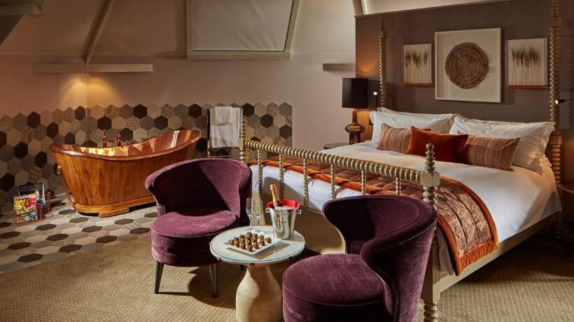 Люкс с Террасой, Pennyhill Park Hotel And Spa