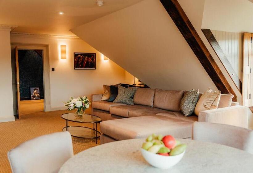 Люкс Вид на Бассейн, Pennyhill Park Hotel And Spa