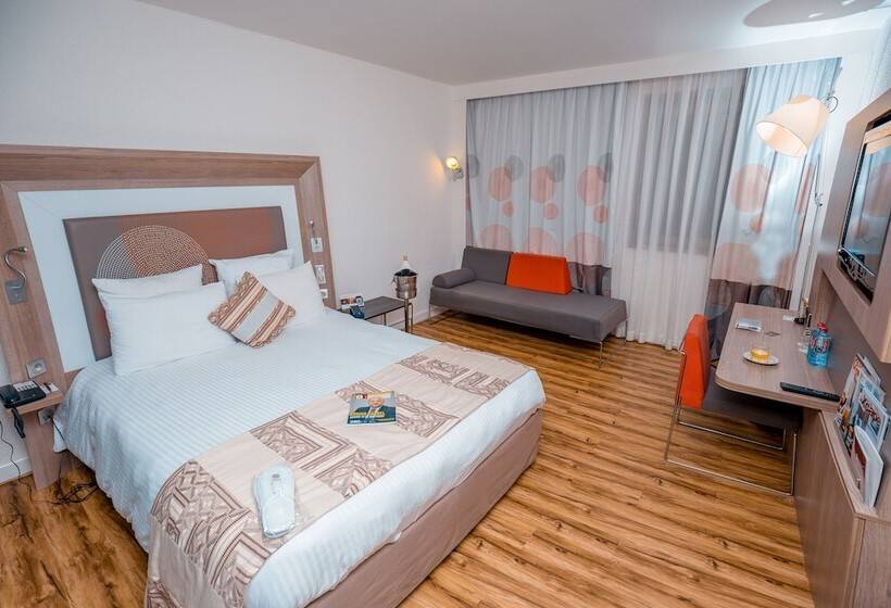 اتاق سوپریور, Accra City