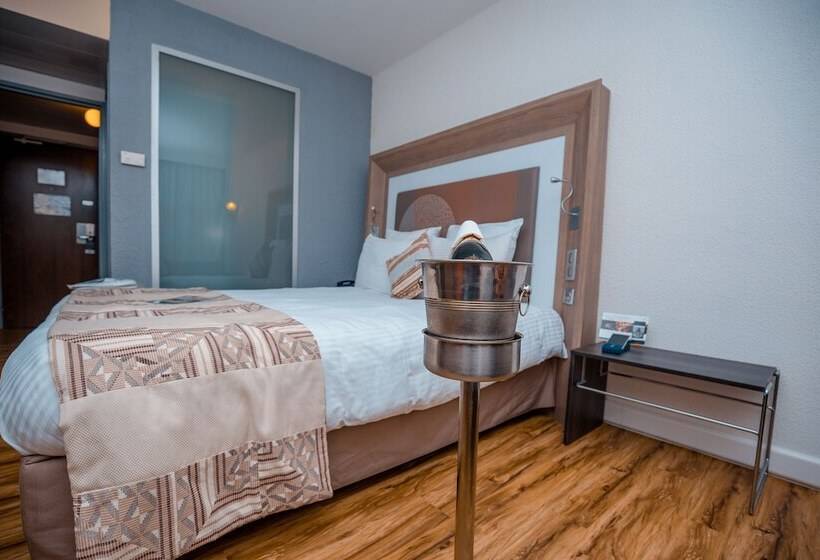 اتاق سوپریور, Accra City