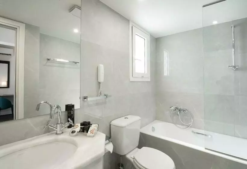 Classic Kolmen Hengen Huone, Astor Hotel Athens