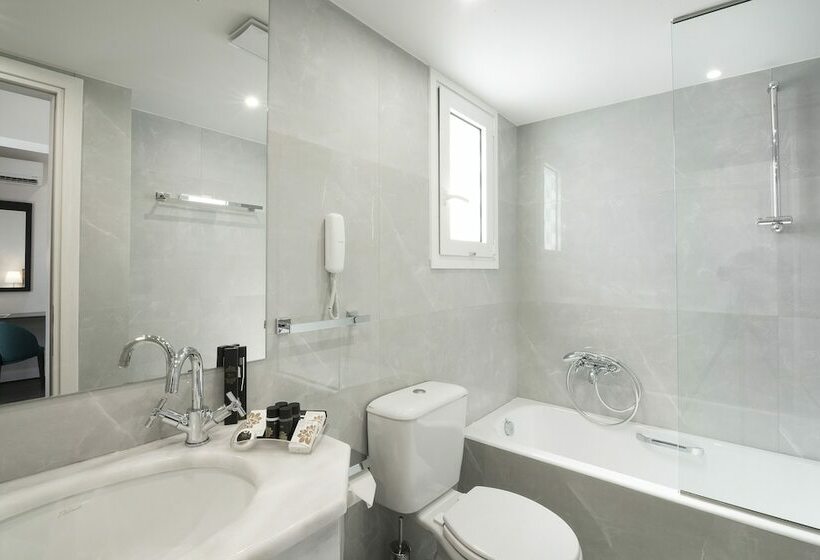 غرفة كلاسيكية ثلاثية, Astor Hotel Athens