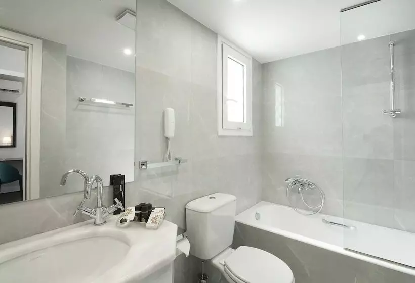 Perhehuone, Astor Hotel Athens