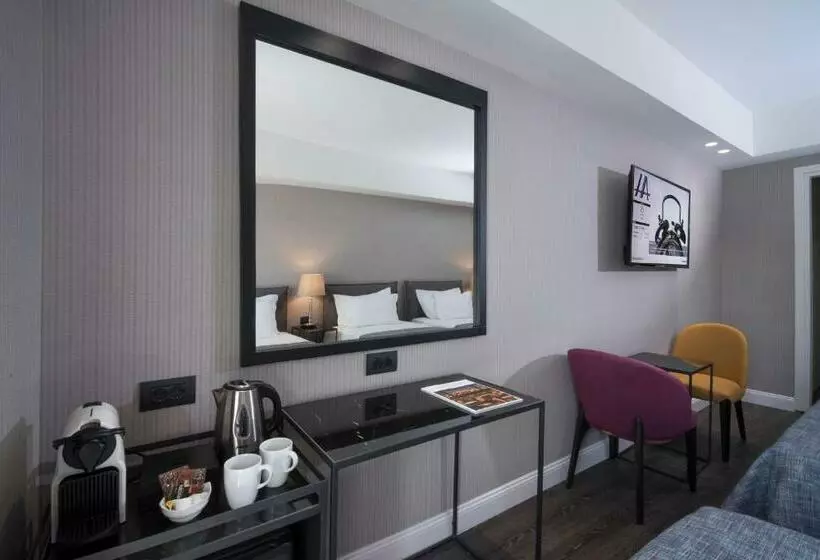 Standard Kolmen Hengen Huone Näkymä, Astor Hotel Athens