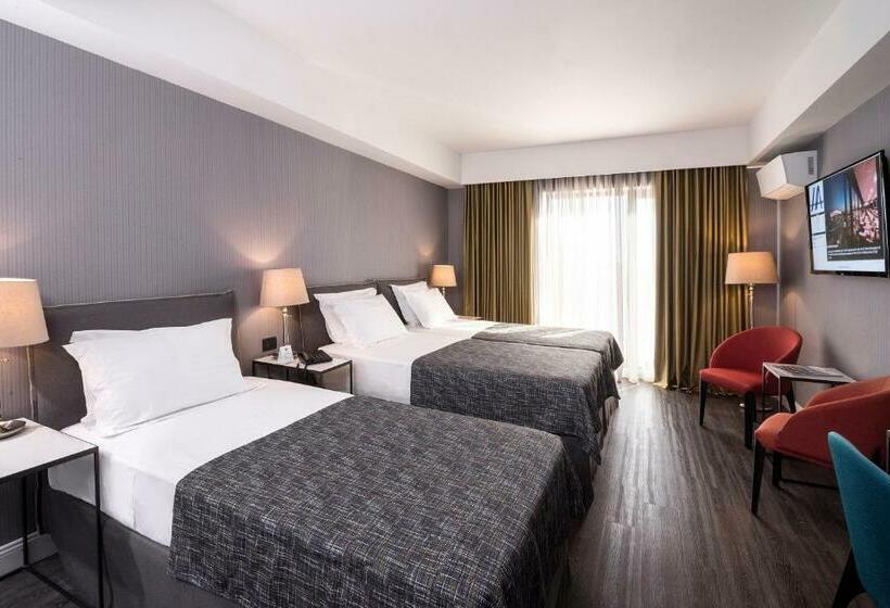 غرفة قياسية ثلاثية ذات اطلالة, Astor Hotel Athens