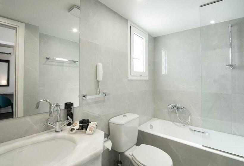 غرفة قياسية ثلاثية ذات اطلالة, Astor Hotel Athens