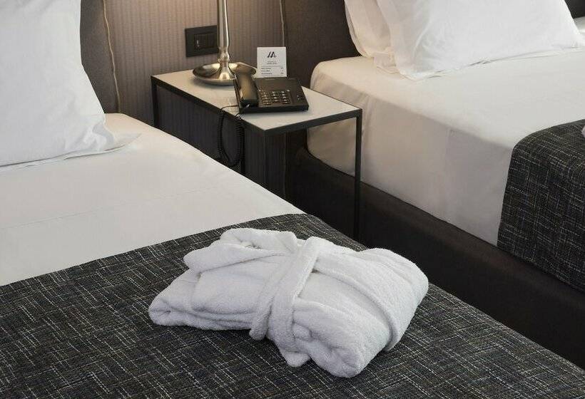 غرفة سوبيريور ثلاثية, Astor Hotel Athens