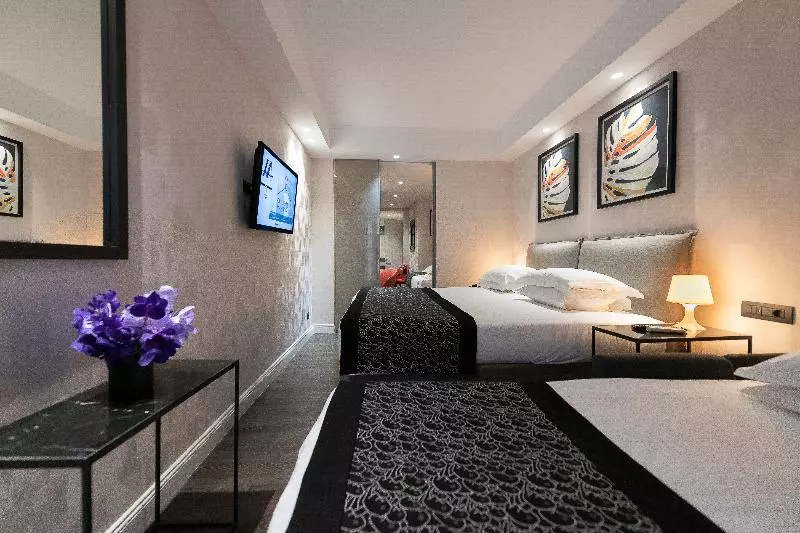 Perhehuone, Astor Hotel Athens