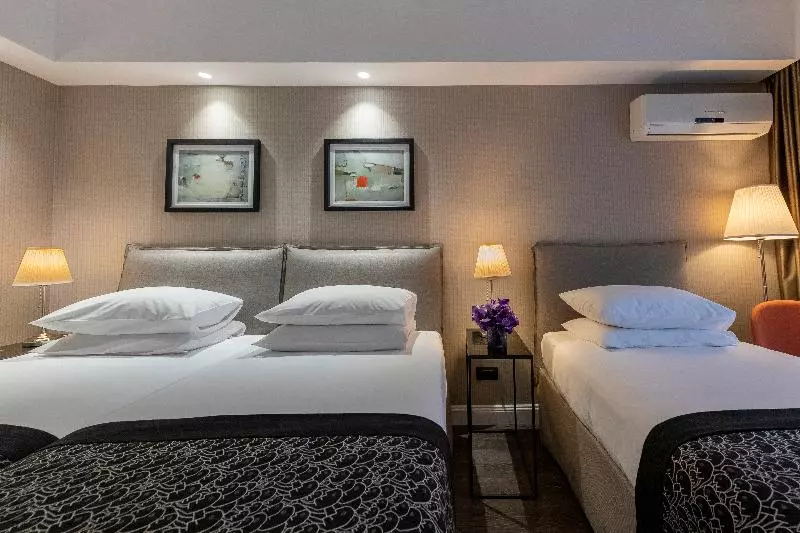 Classic Kolmen Hengen Huone, Astor Hotel Athens