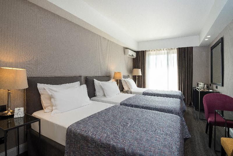 غرفة كلاسيكية ثلاثية, Astor Hotel Athens