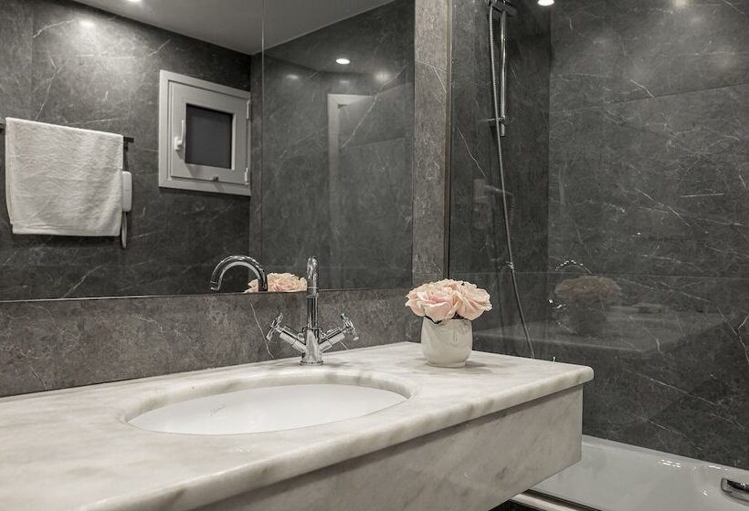 غرفة كلاسيكية ثلاثية, Astor Hotel Athens