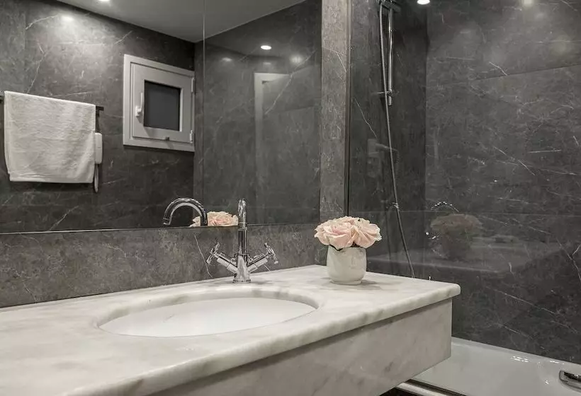 Classic Kolmen Hengen Huone, Astor Hotel Athens