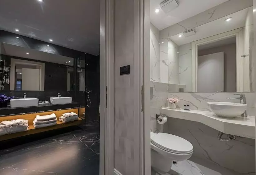 Perhehuone, Astor Hotel Athens