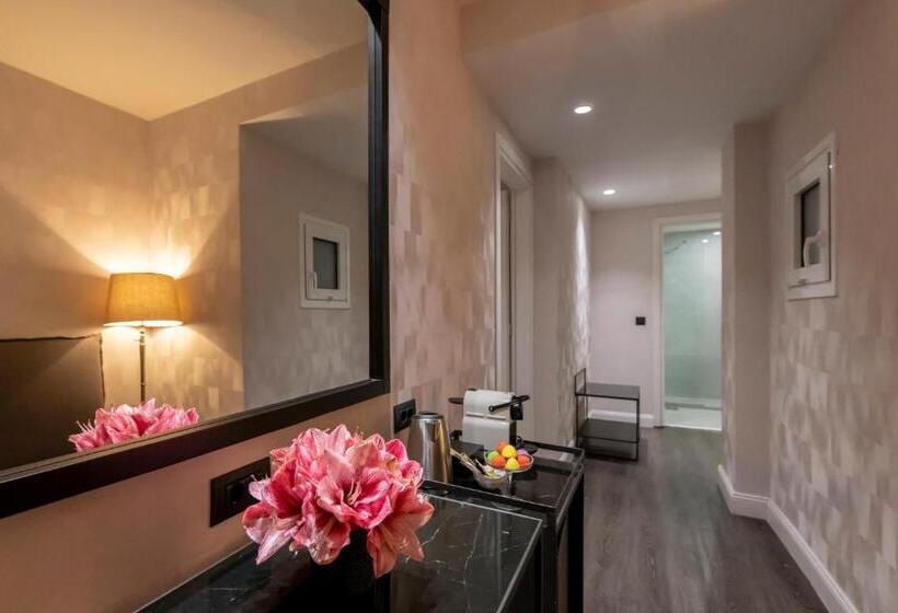 غرفة عائلية, Astor Hotel Athens