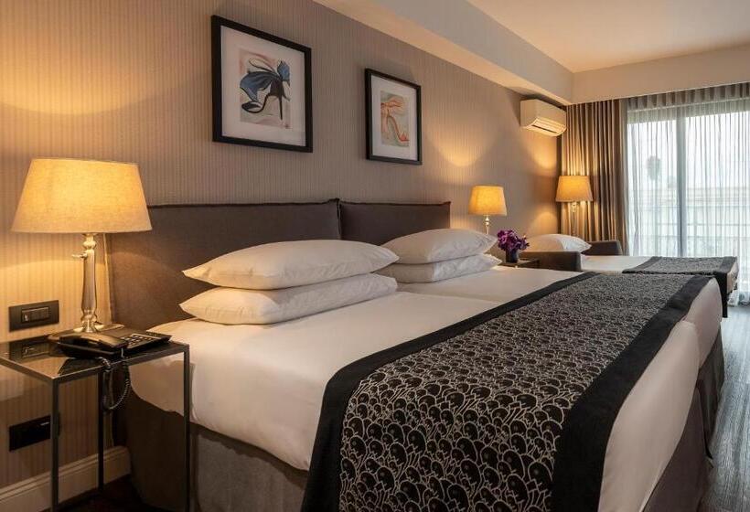 غرفة سوبيريور ثلاثية, Astor Hotel Athens