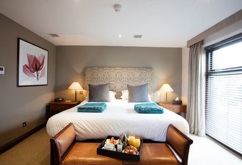 جناح جونيور, Barnham Broom Hotel, Golf & Spa