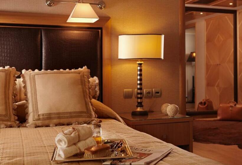 Suite Prezidențial, Divani Caravel