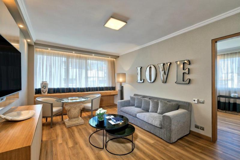 جناح ذو إطلالة, Divani Caravel