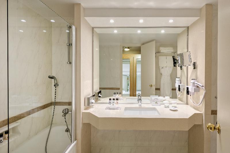 غرفة قياسية ثلاثية, Divani Caravel