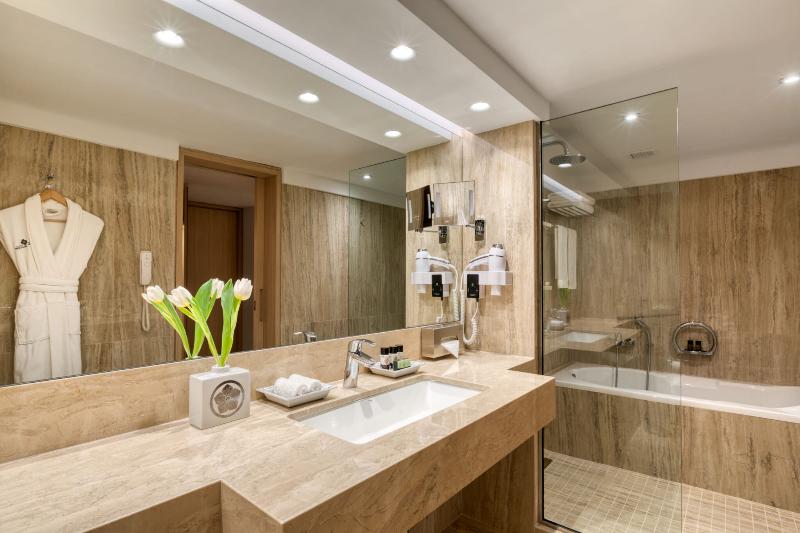 غرفة قياسية, Divani Caravel