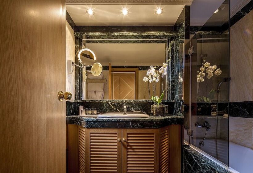 جناح ذو إطلالة, Divani Caravel