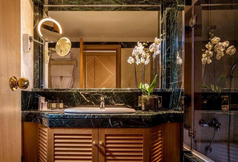 جناح ذو إطلالة, Divani Caravel