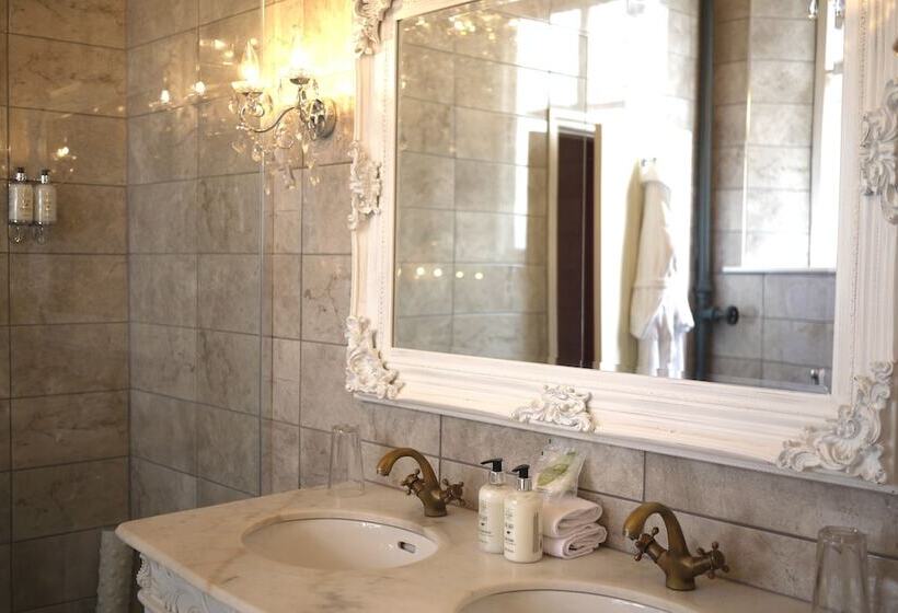 Номер Стандарт, Glewstone Court Country House