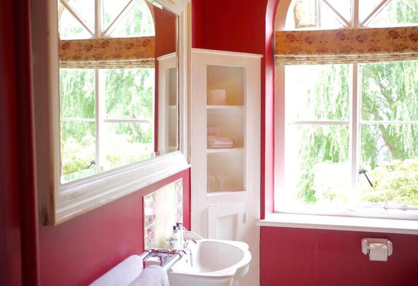 Люкс Вид на Сад, Glewstone Court Country House