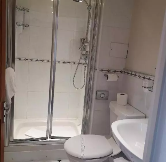Cameră Standard, Invicta