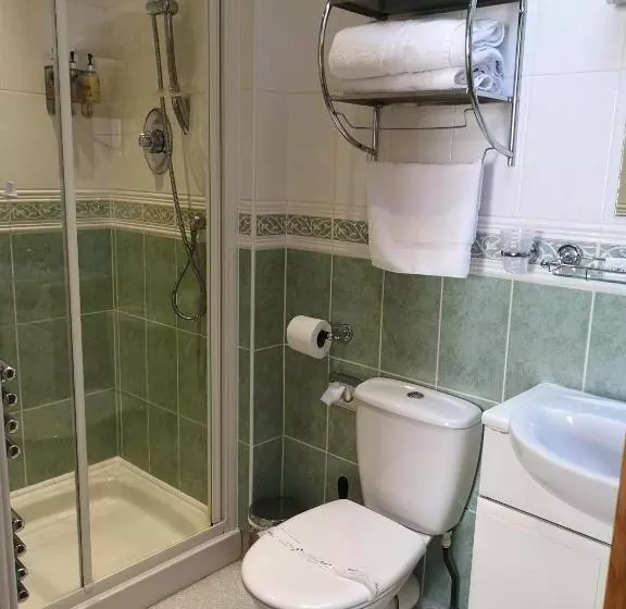 Cameră Superioară, Invicta