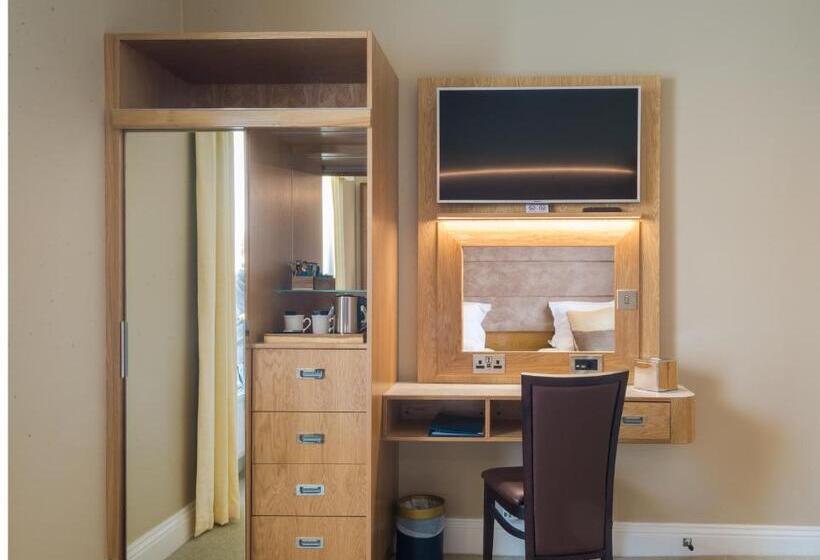 اتاق سوپریور, Invicta