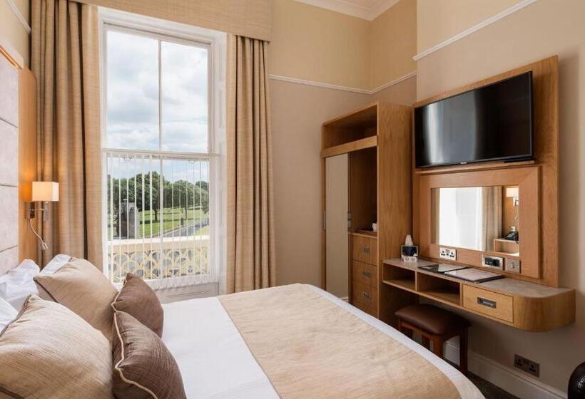 اتاق سوپریور با تخت بزرگ, Invicta