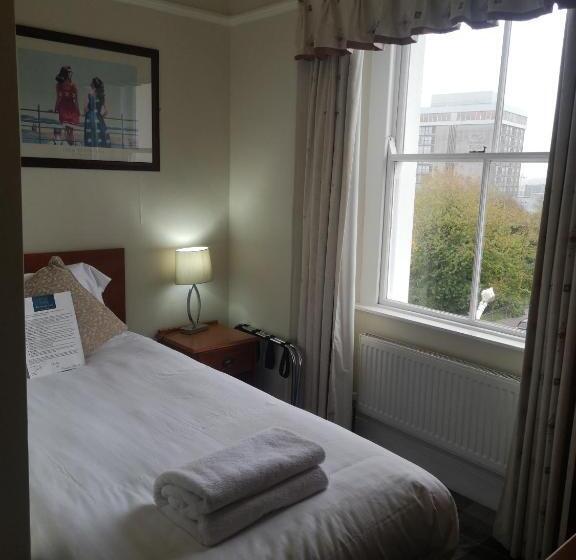 اتاق عادی یک تخته, Invicta