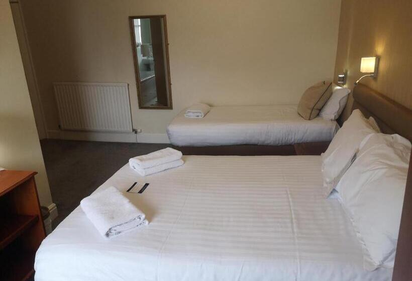 اتاق استاندارد سه نفره, Invicta