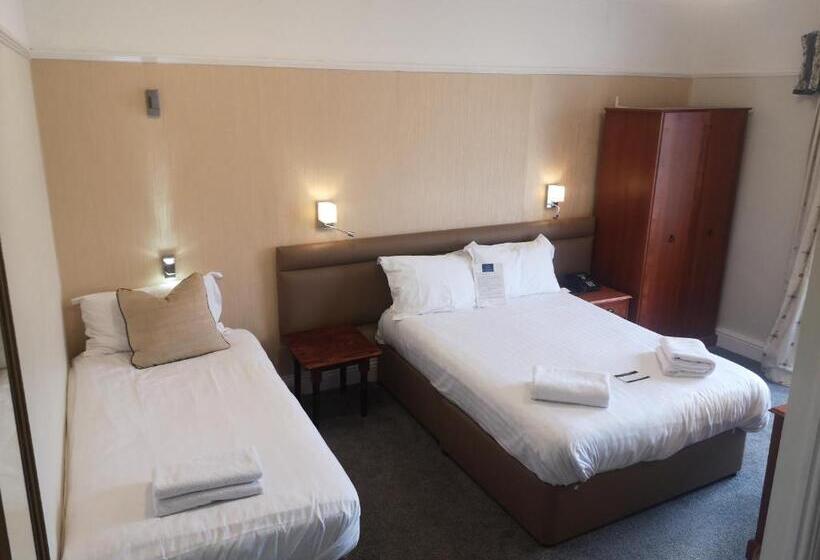 اتاق استاندارد سه نفره, Invicta