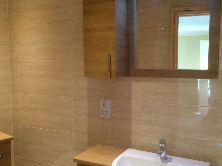 غرفة قياسية, Royal Glen