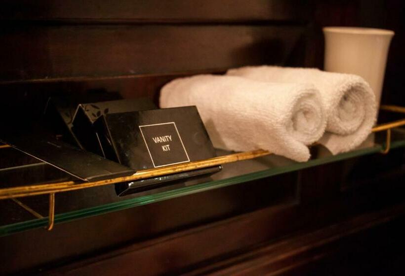 Номер Superior, The Gore London   Starhotels Collezione