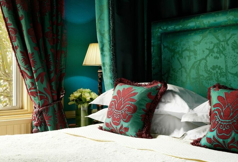 Номер Deluxe, The Gore London   Starhotels Collezione