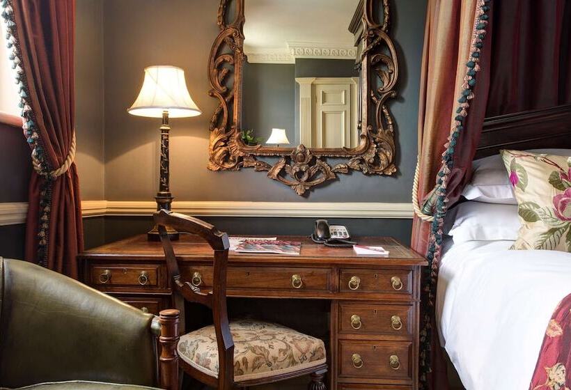 Номер Deluxe, The Gore London   Starhotels Collezione