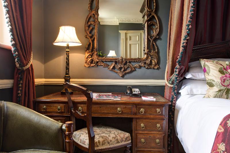 Номер Deluxe, The Gore London   Starhotels Collezione