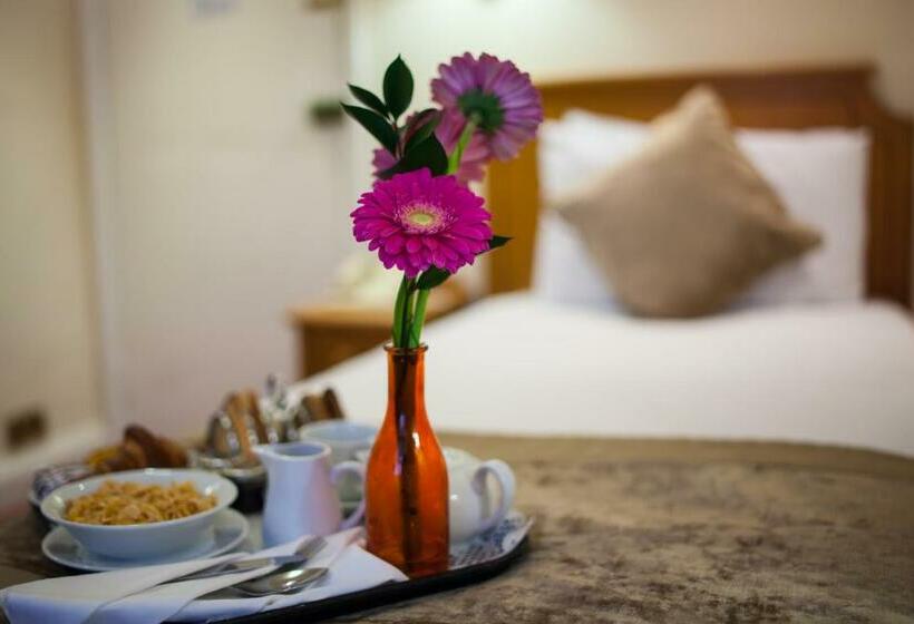 غرفة قياسية فردية, Warren Lodge