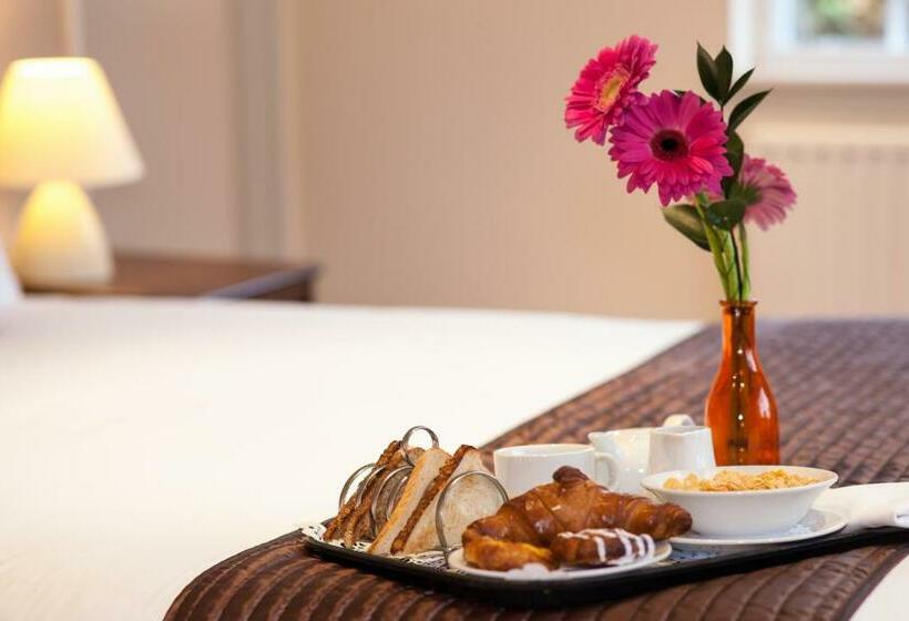 غرفة قياسية, Warren Lodge