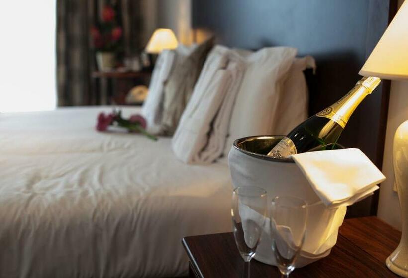 غرفة قياسية, Warren Lodge