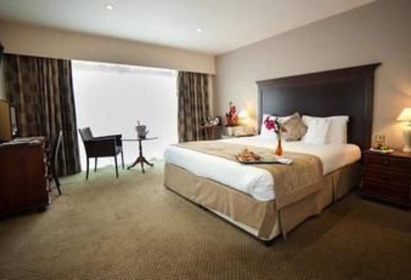 غرفة كلوب, Warren Lodge