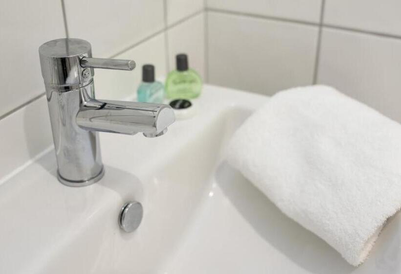 غرفة قياسية, Warren Lodge