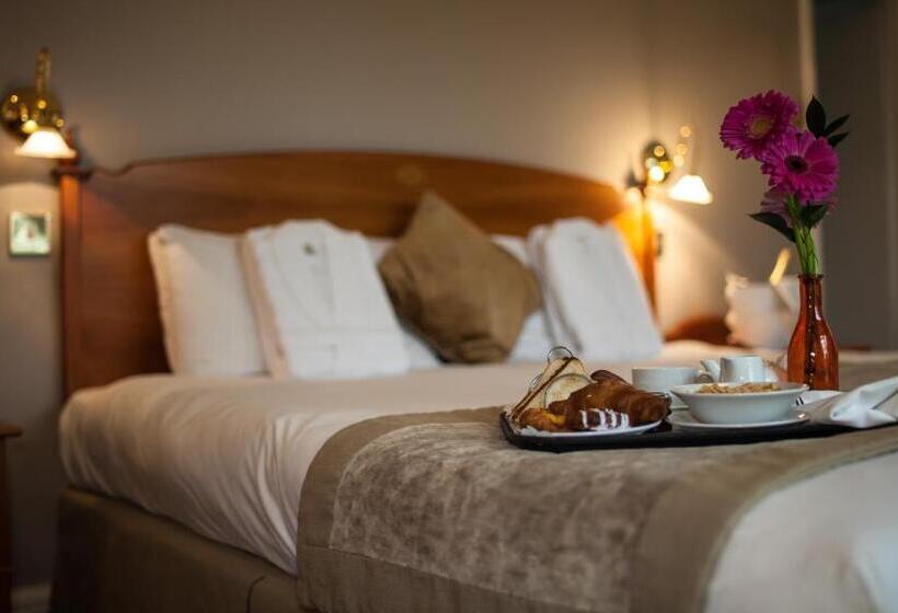 غرفة كلوب, Warren Lodge